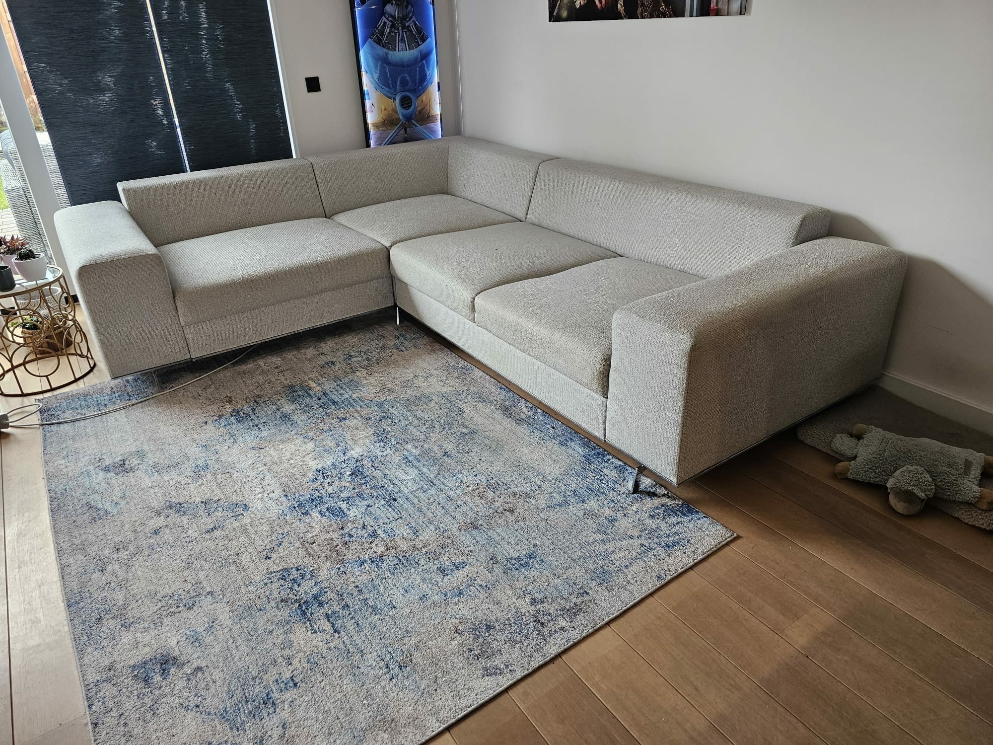 Stoffen meubels professioneel laten schoonmaken aan huis. Wat zijn de voordelen?
